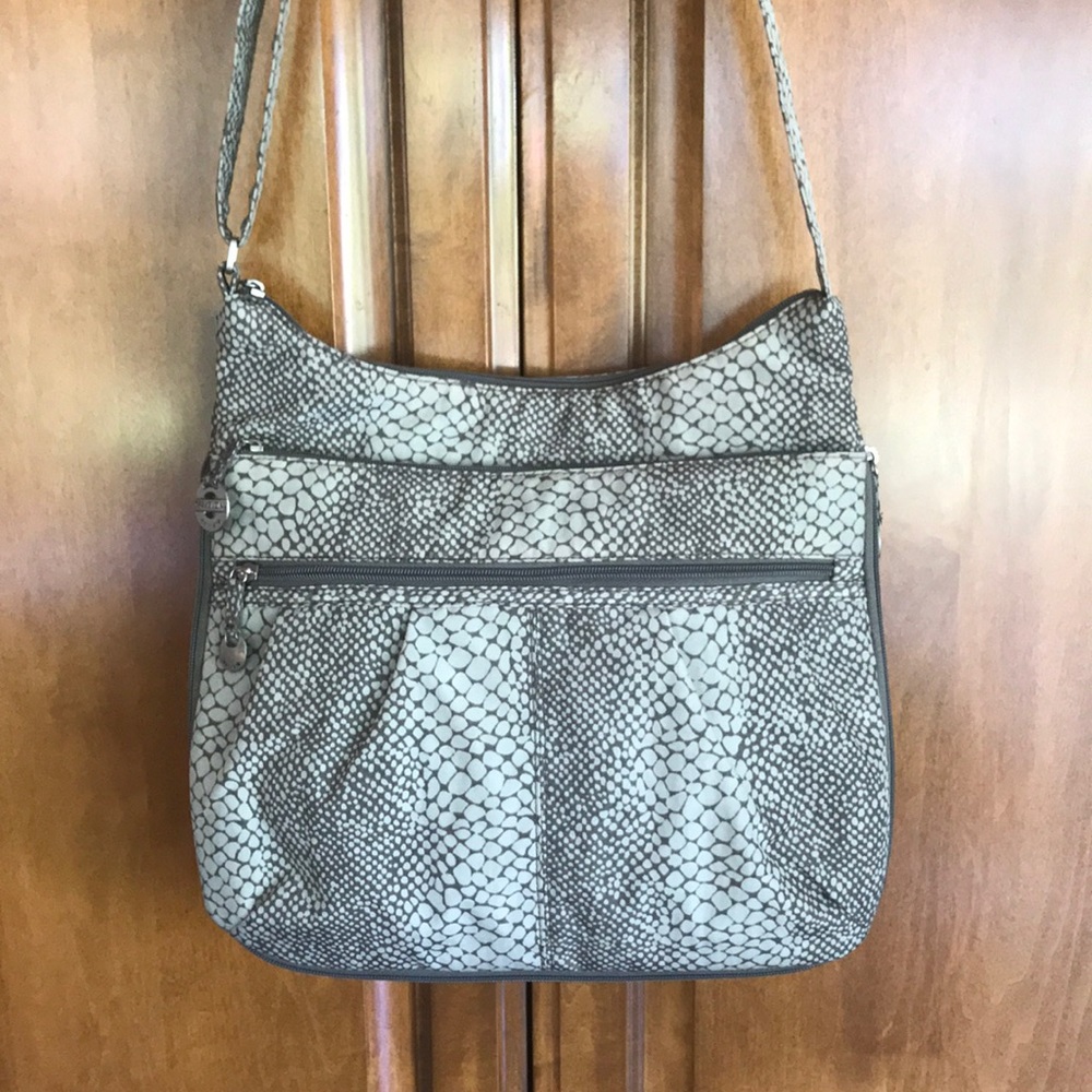 TRAVELON ULTIMATE TRAVEL BAG LIKE NEW!!